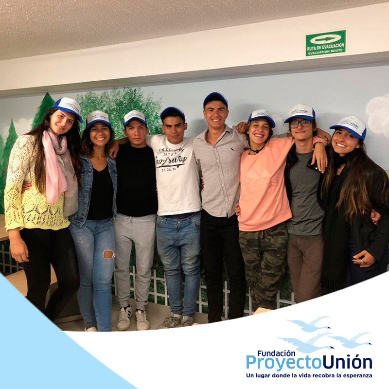 VOLUNTARIOS INTERNACIONALES DISPUESTOS A SERVIR
