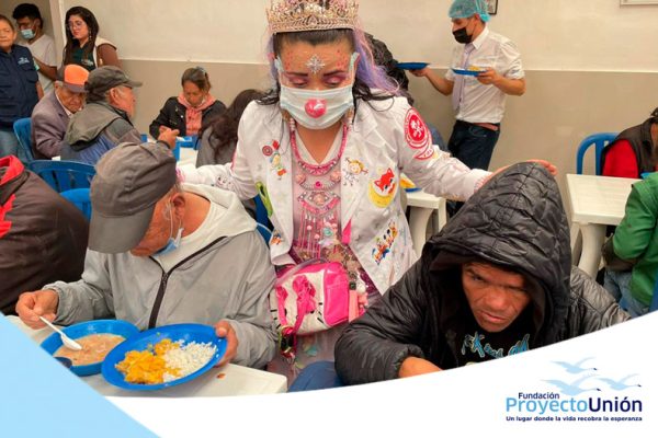 Clown-y-Best-Buddies-alegran-a-nuestros-abuelitos-_03