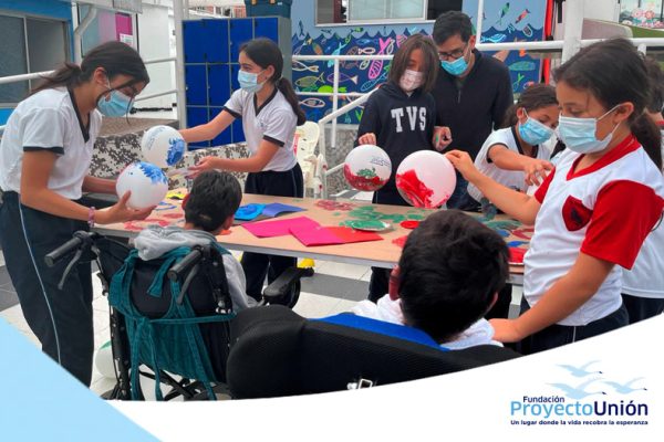 Estudiantes-del-Victoria-School-cambiando-realidades_00