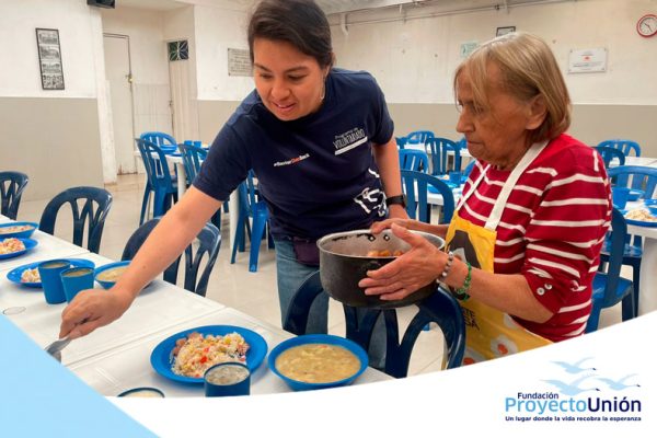 Voluntariado-Baxter-en-apoyo-a-abuelitos_01