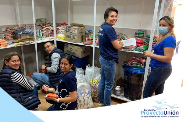 Voluntariado-Baxter-en-apoyo-a-abuelitos_02