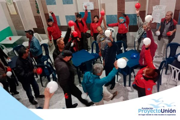 Estudiantes-de-Fumefi-al-servicio-de-los-abuelitos_01