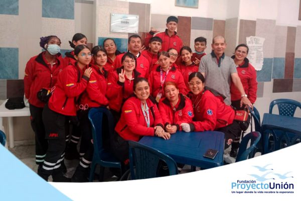 Estudiantes-de-Fumefi-al-servicio-de-los-abuelitos_03