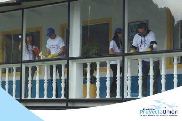Voluntarios-de-Roche-transforman-vidas_01