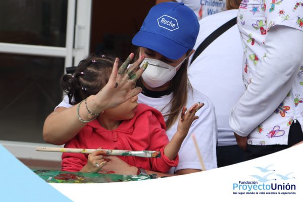 Voluntarios-de-Roche-transforman-vidas_02