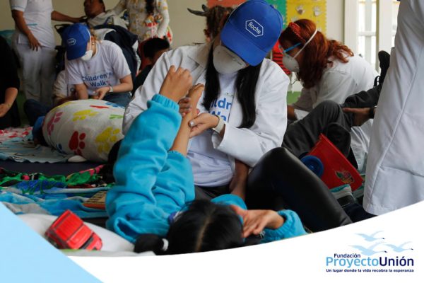 Voluntarios-de-Roche-transforman-vidas_04