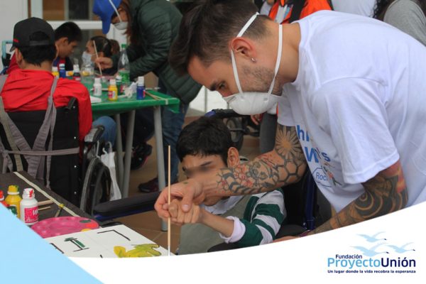 Voluntarios-de-Roche-transforman-vidas_06