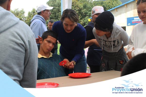 Familias-que-transforman-con-su-servicio_00