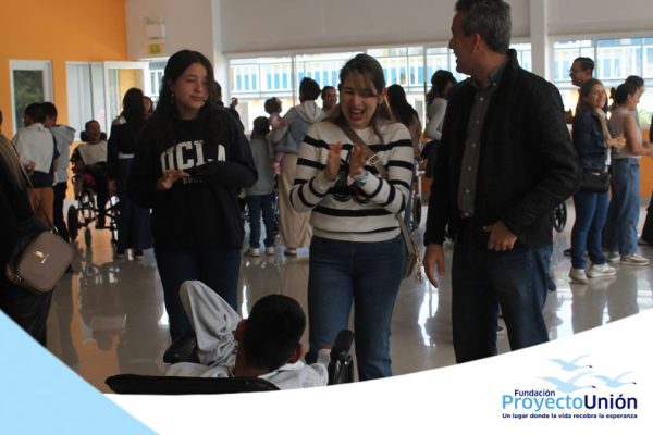 Familias-que-transforman-con-su-servicio_01