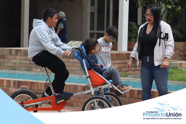 Familias-que-transforman-con-su-servicio_03