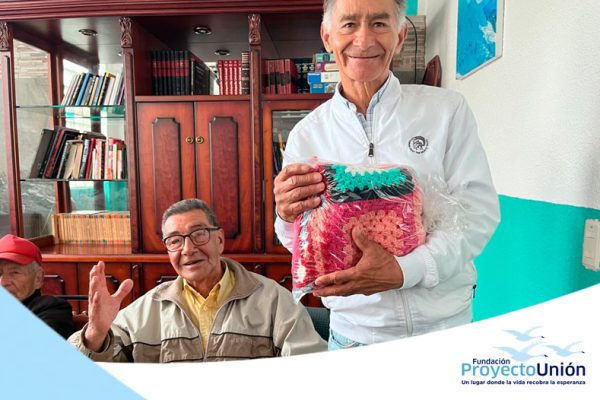 Abrigo-y-amor-para-los-abuelitos-de-la-calle_02