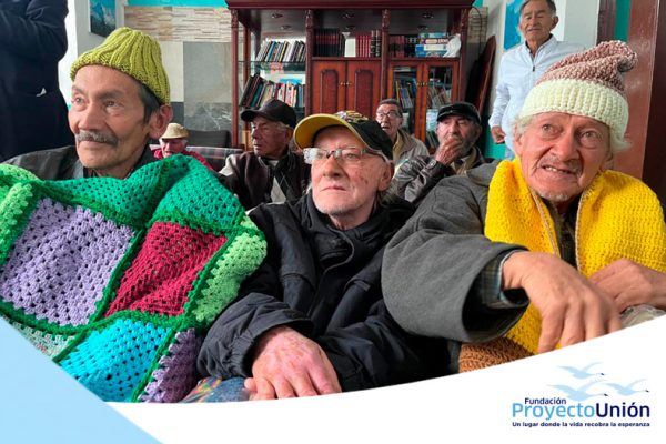 Abrigo-y-amor-para-los-abuelitos-de-la-calle_03